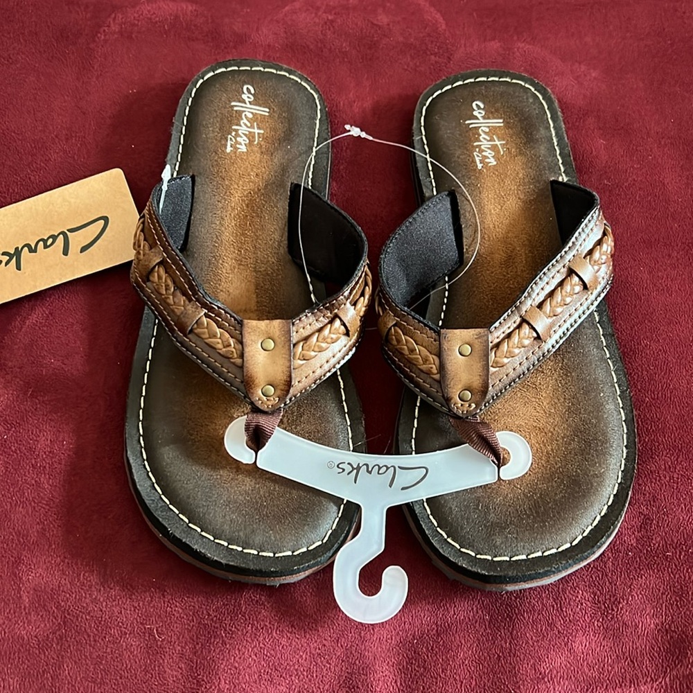 NWT Clarks Honey Brown Leather thong sandals (size 8)
